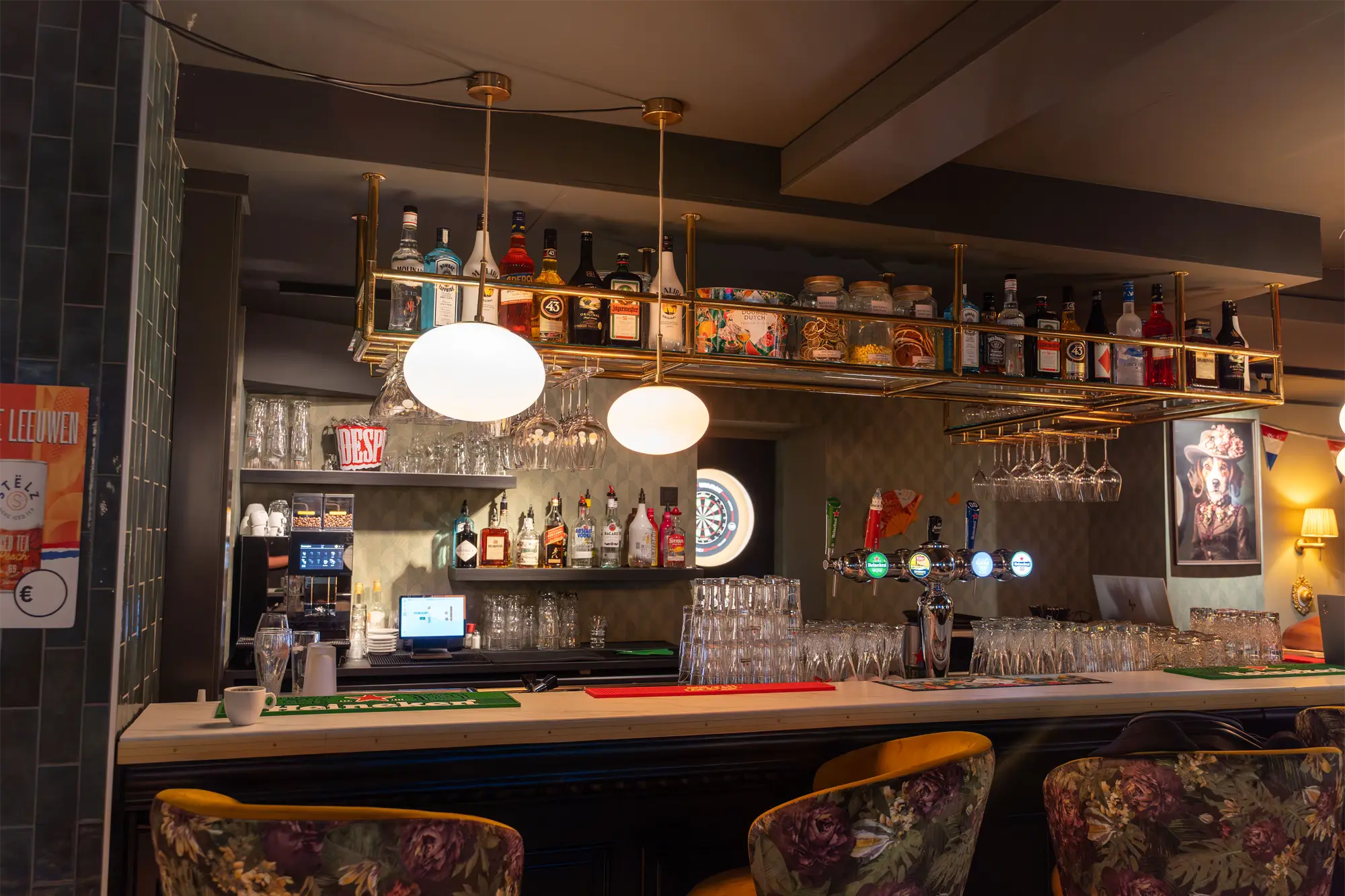 Triple club bar